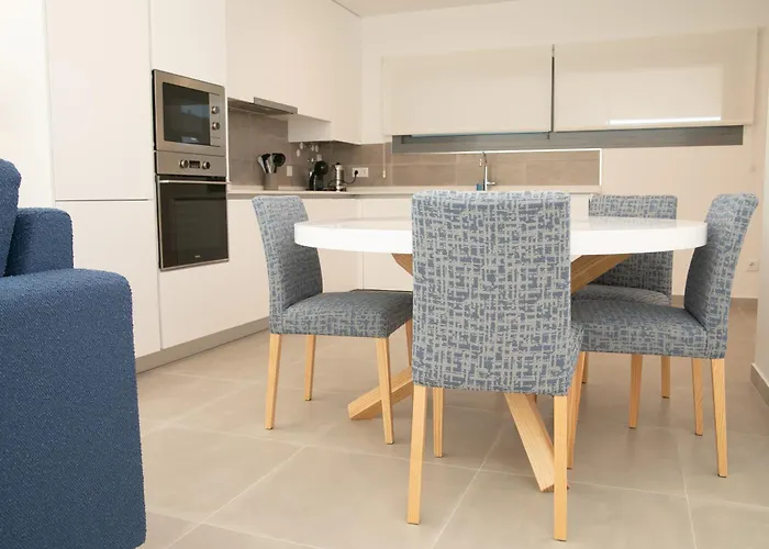 Sunset Waves - By Sch דירה נאזרה